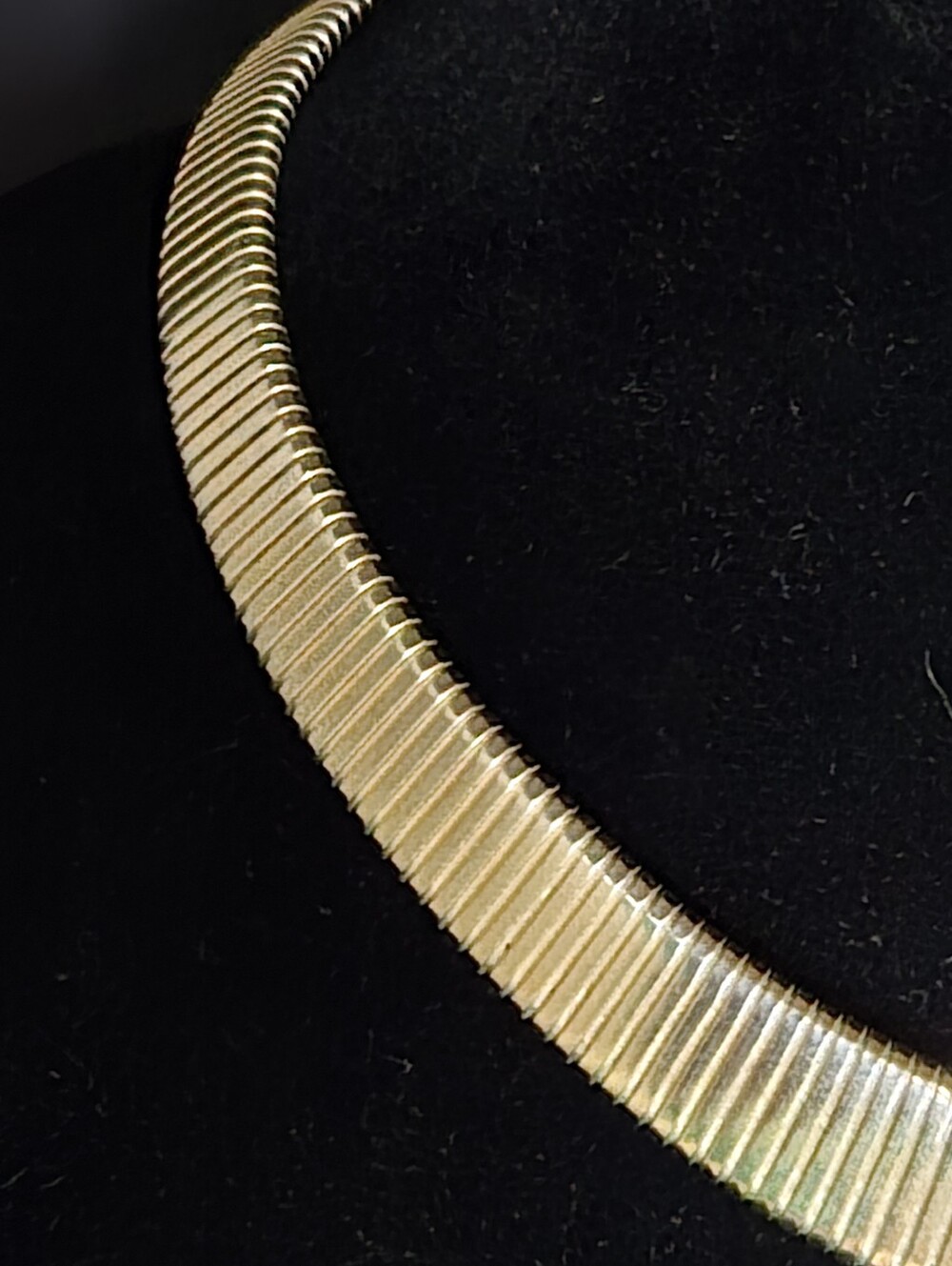 Retro Park Lane Gold-tone Faux Pearl Slide on Omega Necklace - Picture 4 of 7